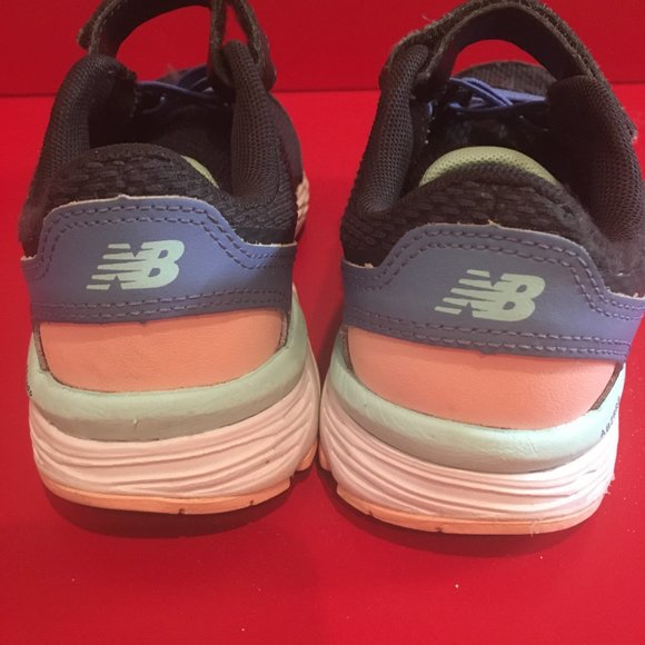 Girls New Balance Shoes Size 2 - Picture 6 of 6